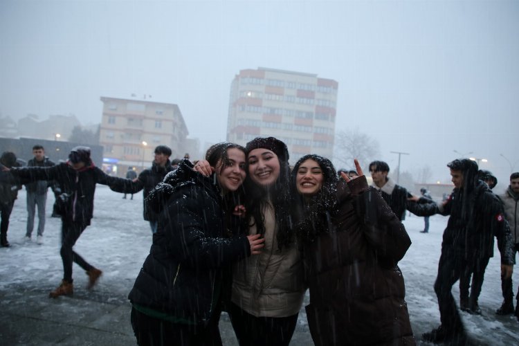 Kocaeli'de Başkan davet etti, gençler doyasıya eğlendi -