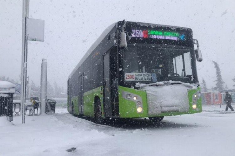 Kocaeli'de kar ulaşıma engel olamadı -