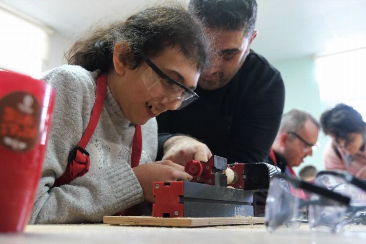 Kocaeli'de özel çocuklara 'ahşap oyuncak' etkinliği -