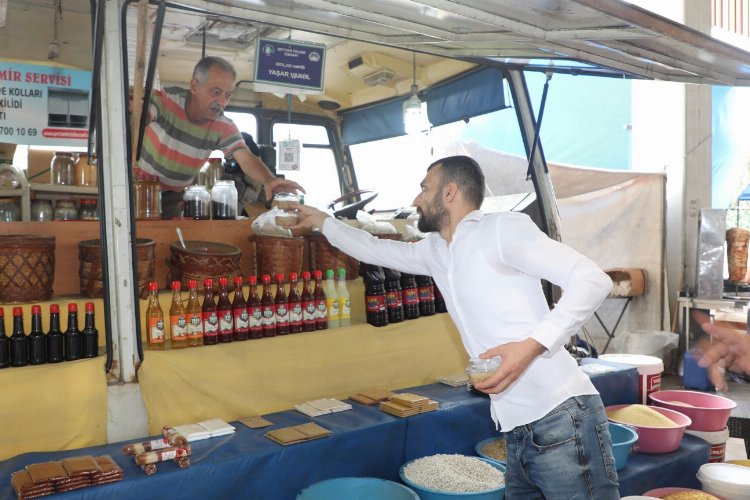 Kocaeli'den esnaf ve vatandaşa aşure ikramı -