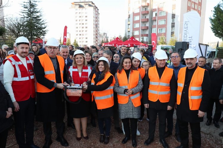 Kocaeli İzmit'te Çınar Çocuk Evi'ne 4. temel -