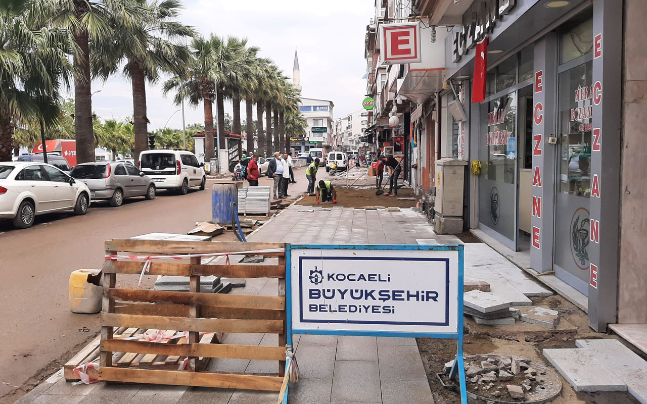 Kocaeli Karamürsel’de altyapı sonrası kaldırımlara revize