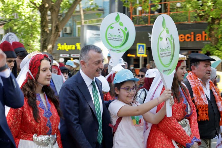 Kocaeli’nde ‘’Çiftçi Şenliği’’ kortej yürüyüşüyle başladı -