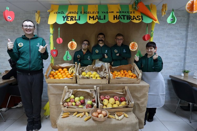 Kocaeli'nde Yerli Malı Cemil Meriç'te kutlandı 