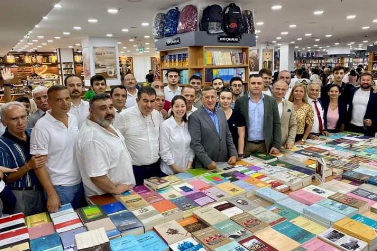 Kocaeli'nin yeni kitap ve kahve mekanı açıldı -