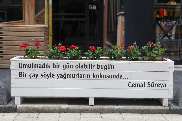 Kocaeli İzmit’te şiirler çiçek açtı -