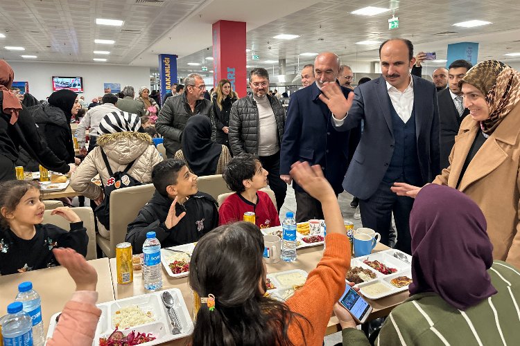 Konya'da afetzedelerin iftar bereketine ortak oldu -