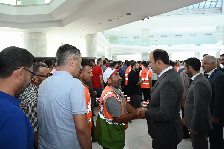 Konya'da Büyükşehir çalışanları bayram dönüşü bayramlaştı -