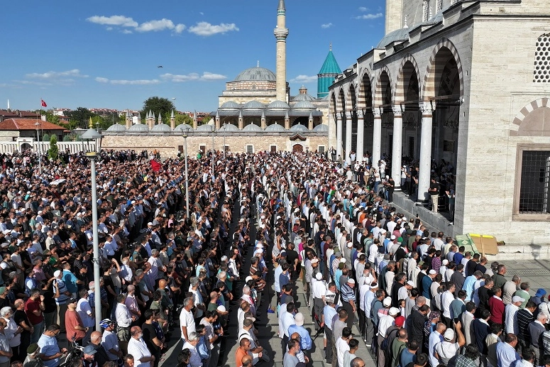 Konya'da Heniyye için gıyabi cenaze namazı -