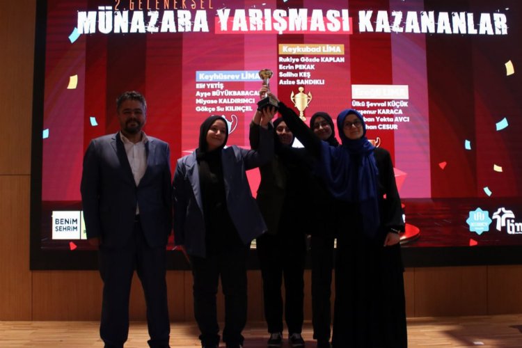 Konya'da liseli gençler münazarada yarıştı -