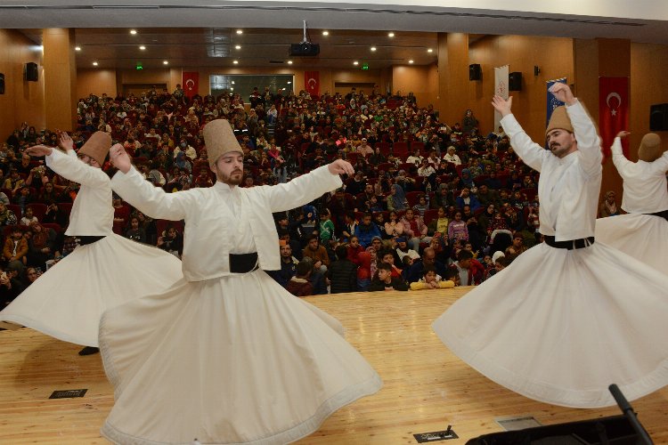 Konya'da sema programlarıyla moral veriyor -