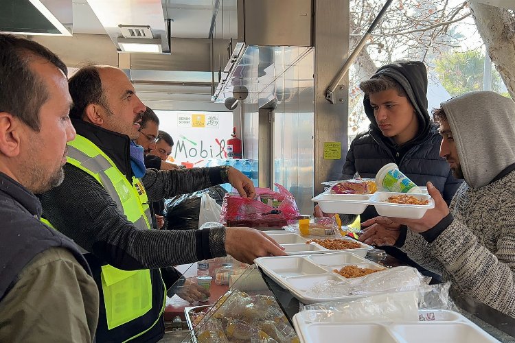 Konya'dan Hatay'a günlük sıcak yemek desteği -