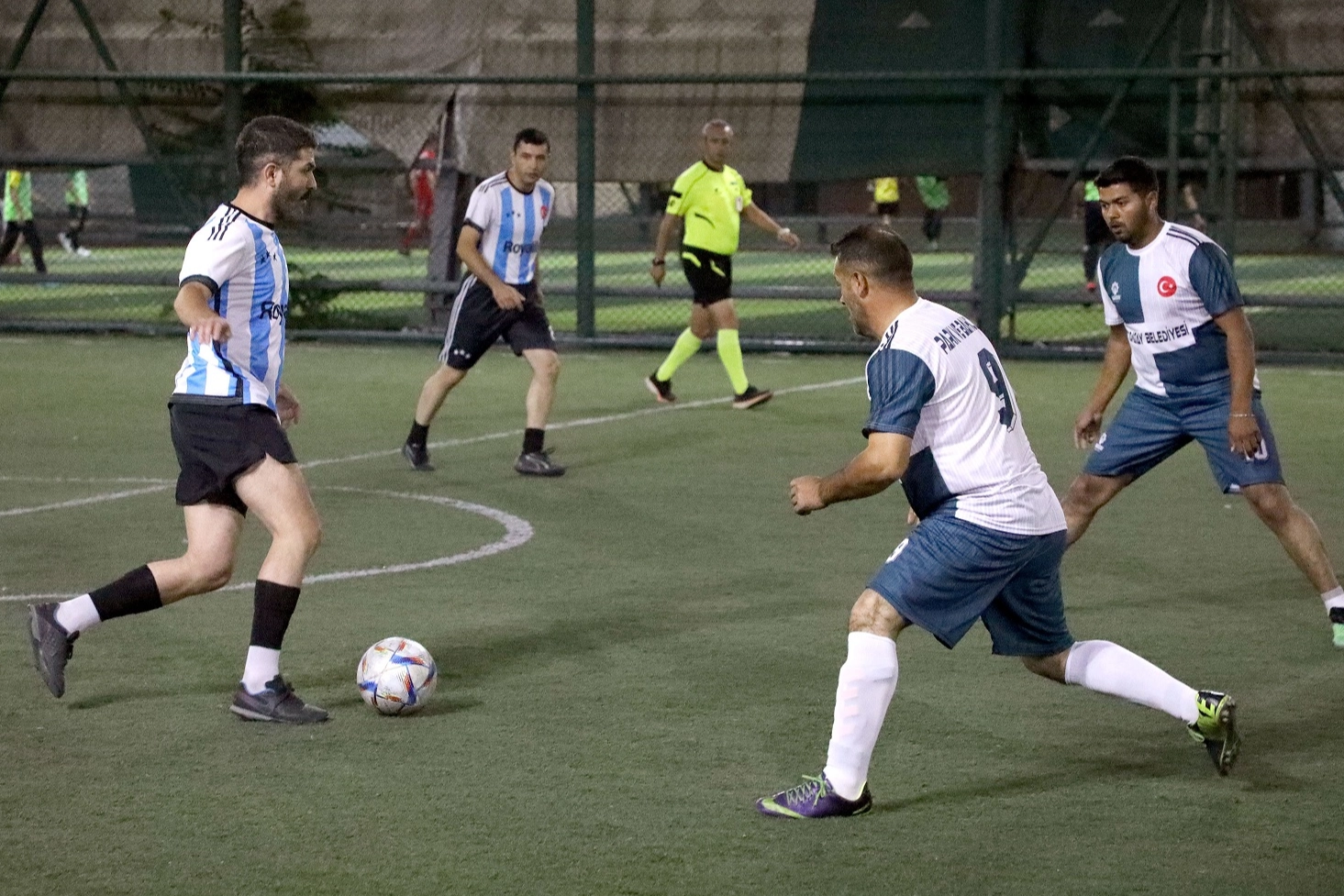 Konya Karatay'da 'birimler arası' futbol turnuvası -