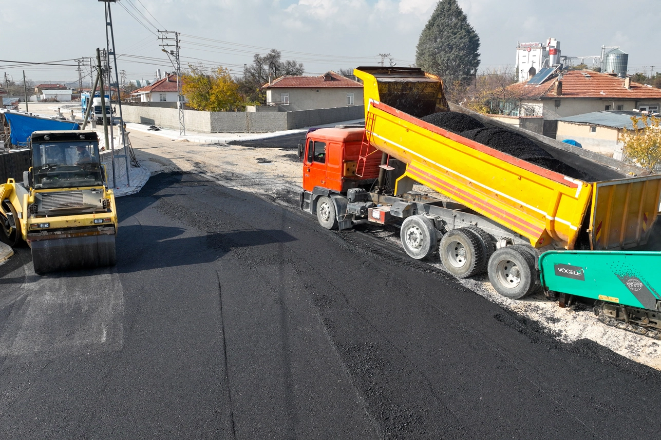 Konya Selçuklu'da asfalt çalışması devam ediyor -