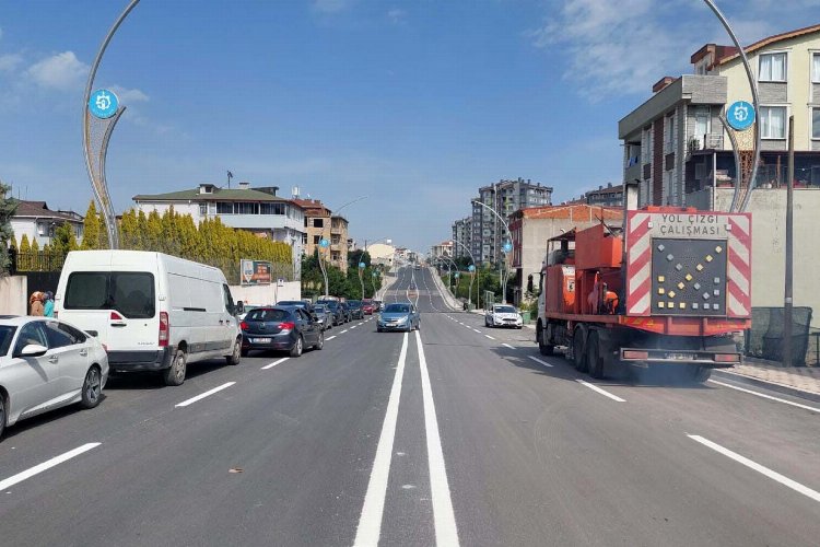 Körfez Mevlana Caddesi’nde yol çizgileri de tamam -