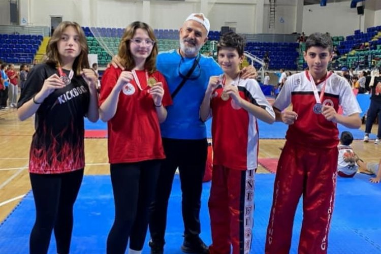 Kütahya'da 'Klas' sporcular Kick Boks rüzgarı estirdi -