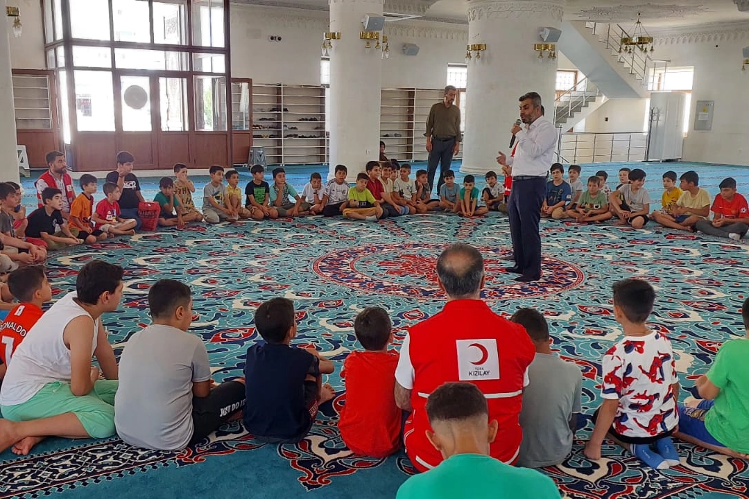 Kızılay Artuklu Şubesi'nden Kuran kursu öğrencilerine ziyaret -