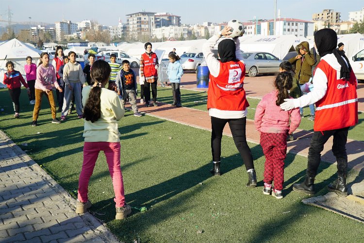 Kızılay'dan afet bölgelerinde 'çocuk dostu' hizmetler -