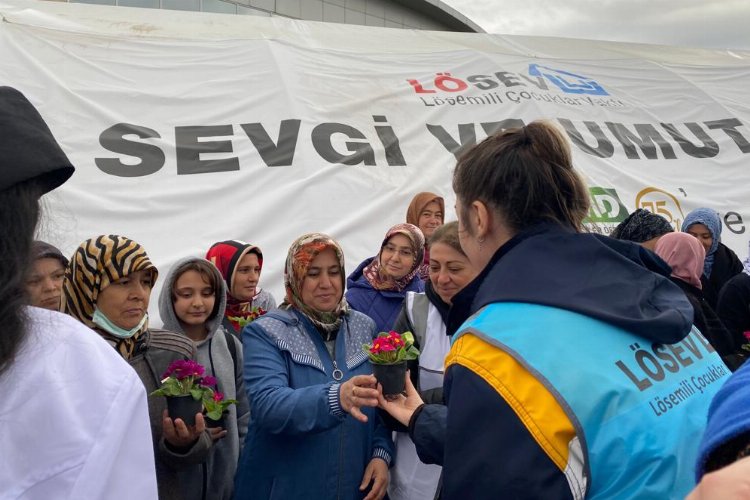 LÖSEV Kahramanmaraş'ta depremzede kadınları unutmadı -