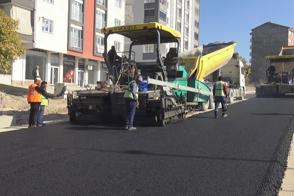 Malatya Büyükşehir'den 16 metre genişliğindeki yola bakım -