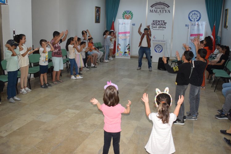 Malatya'da 'yalnız değilsin'de çocuk güvenliği konuşuldu -