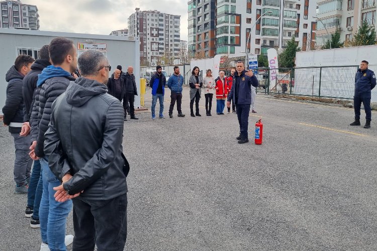 Malatya İtfaiyesi'nden konteyner kentlere yangın eğitimi -