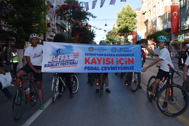 'Malatya Kayısı'sı için kilometrelerce pedal çevirdiler -