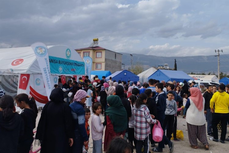 Manisa afet bölgesinde vatandaşların yanında -