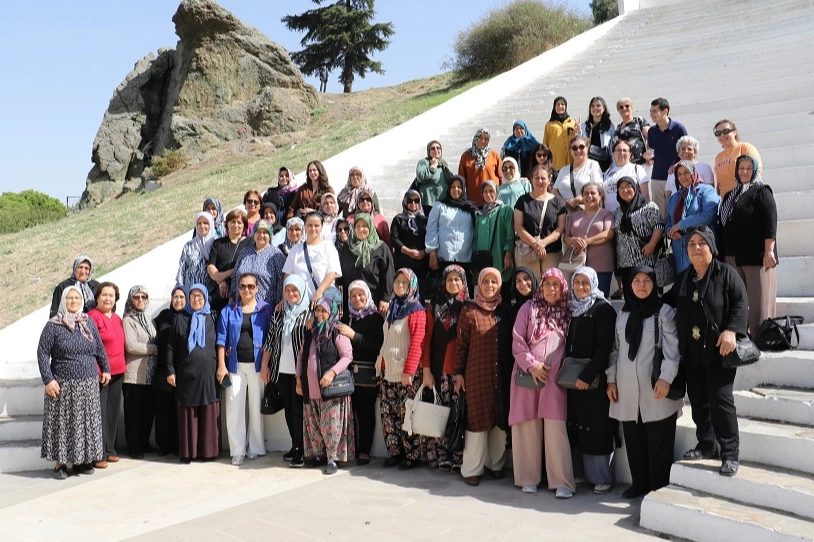 Manisa Ahmetlili kadınlarından şehrin tarihi mekanlarına ziyaret -