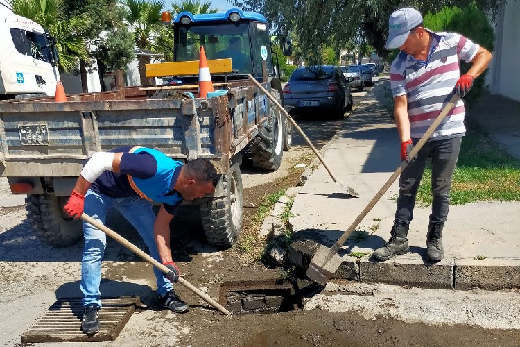 Manisa Alaşehir'de su taşkınlarına karşı temizlik -