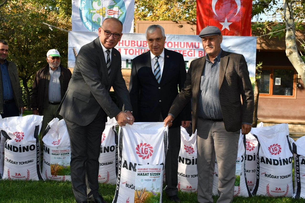 Manisa Büyükşehir'den çiftçilere tohum desteği -