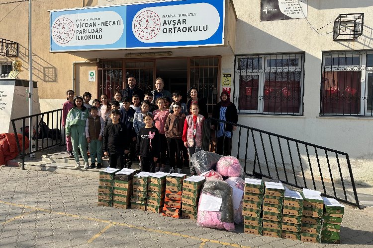 Manisa Büyükşehir'den öğrencilere erken karne hediyesi -