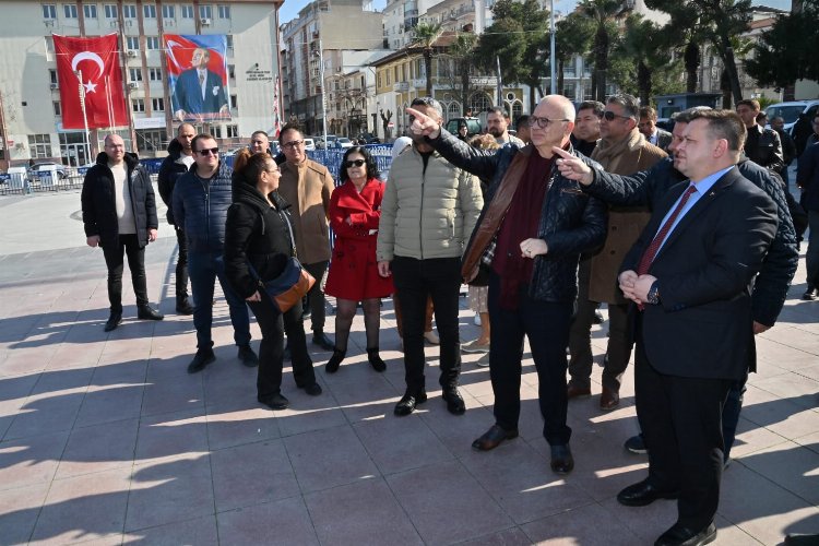 Manisa Cumhuriyet Meydanı’nda hazırlıklar devam ediyor -