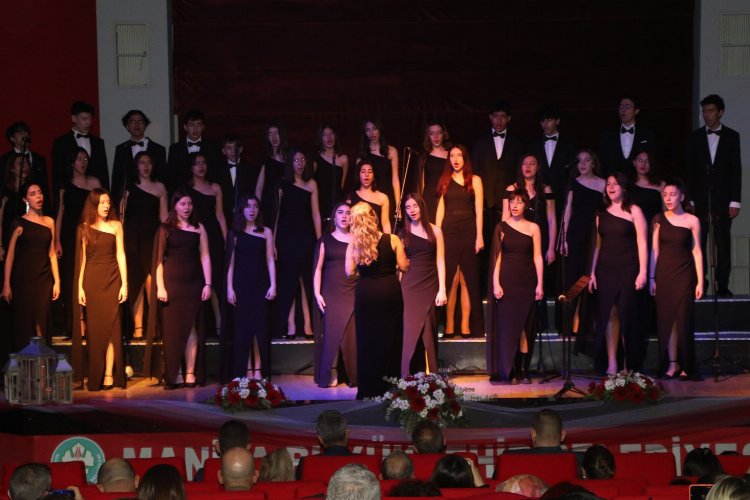 Manisa'da gençlik ve çocuk korosundan muhteşem konser -