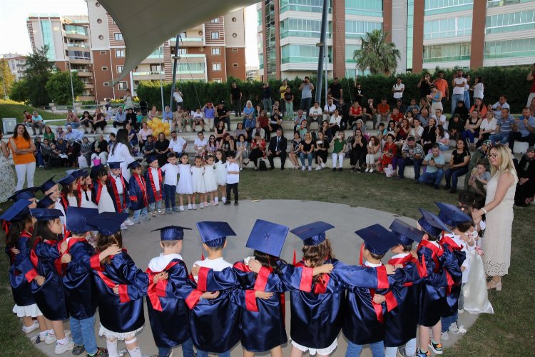 Manisa'da minik öğrencilerin kep heyecanı -