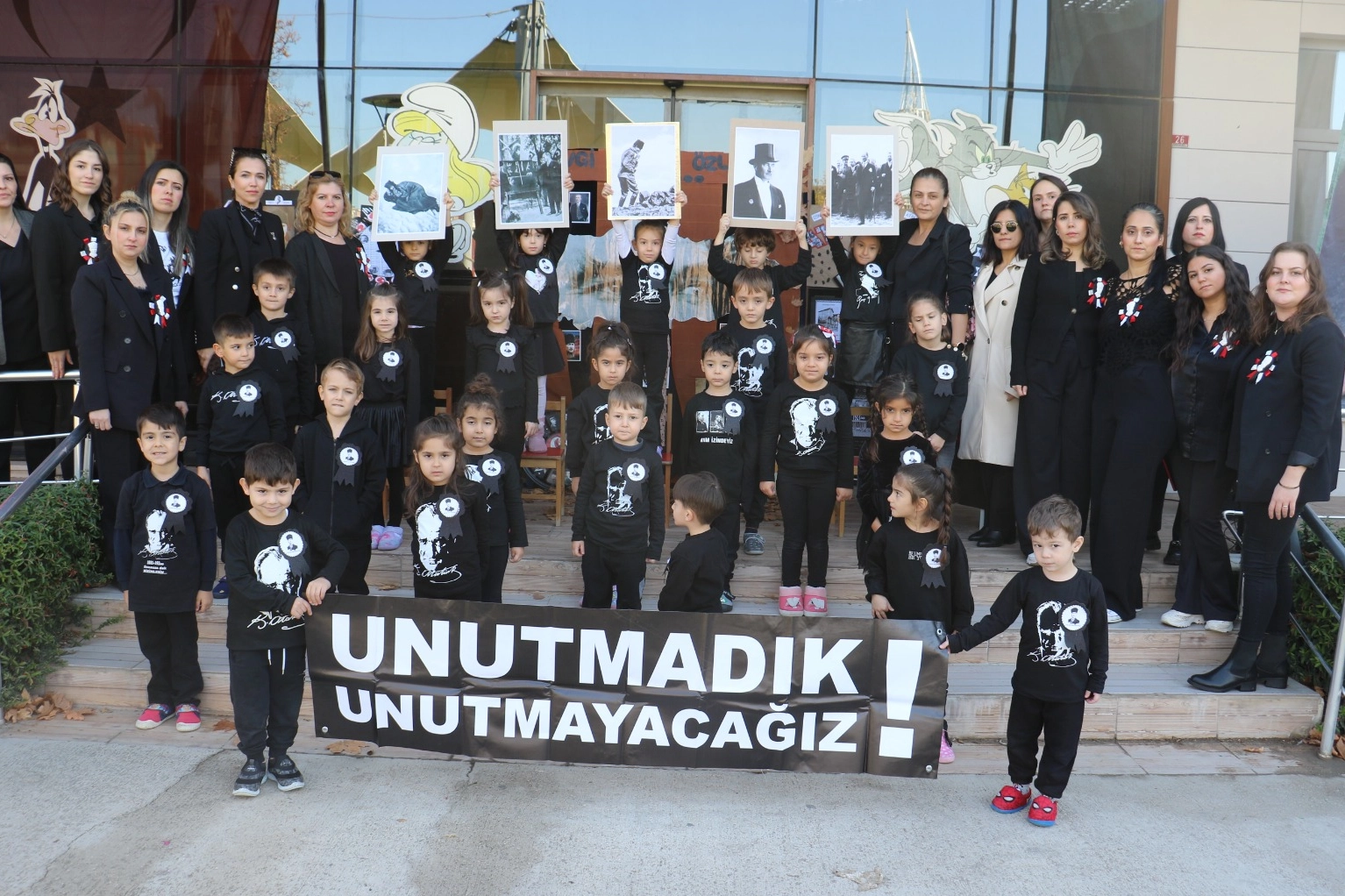 Manisa'da minikler Ata'sını özlemle andı -