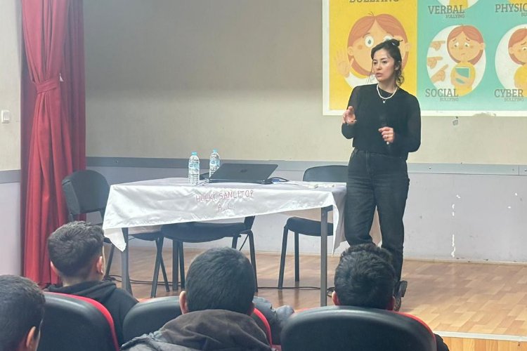 Manisa'da öğrencilere 'akran zorbalığı' semineri -