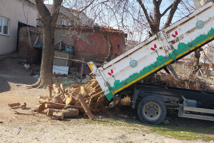 Manisa'dan depremzedelere yakacak yardımı -