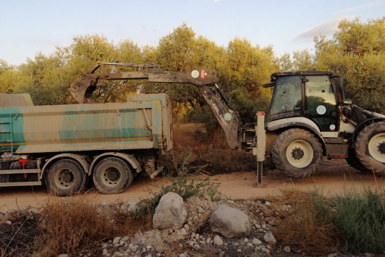 Manisa Saruhanlı da taşkınlara karşı temizlik -