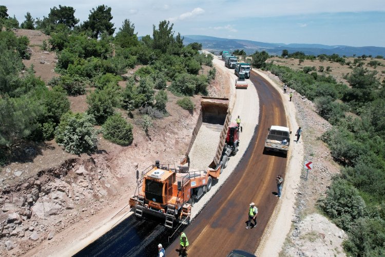 Manisa Saruhanlı'da yollar asfalta kavuşuyor -