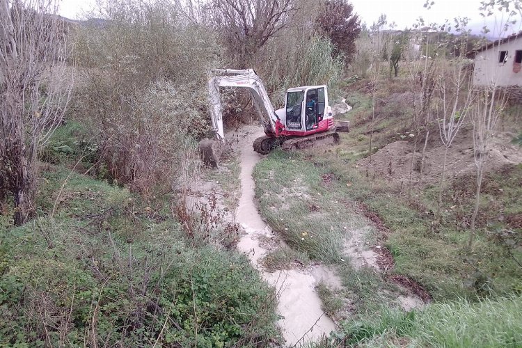 Manisa Selendi'de dere temizliği -