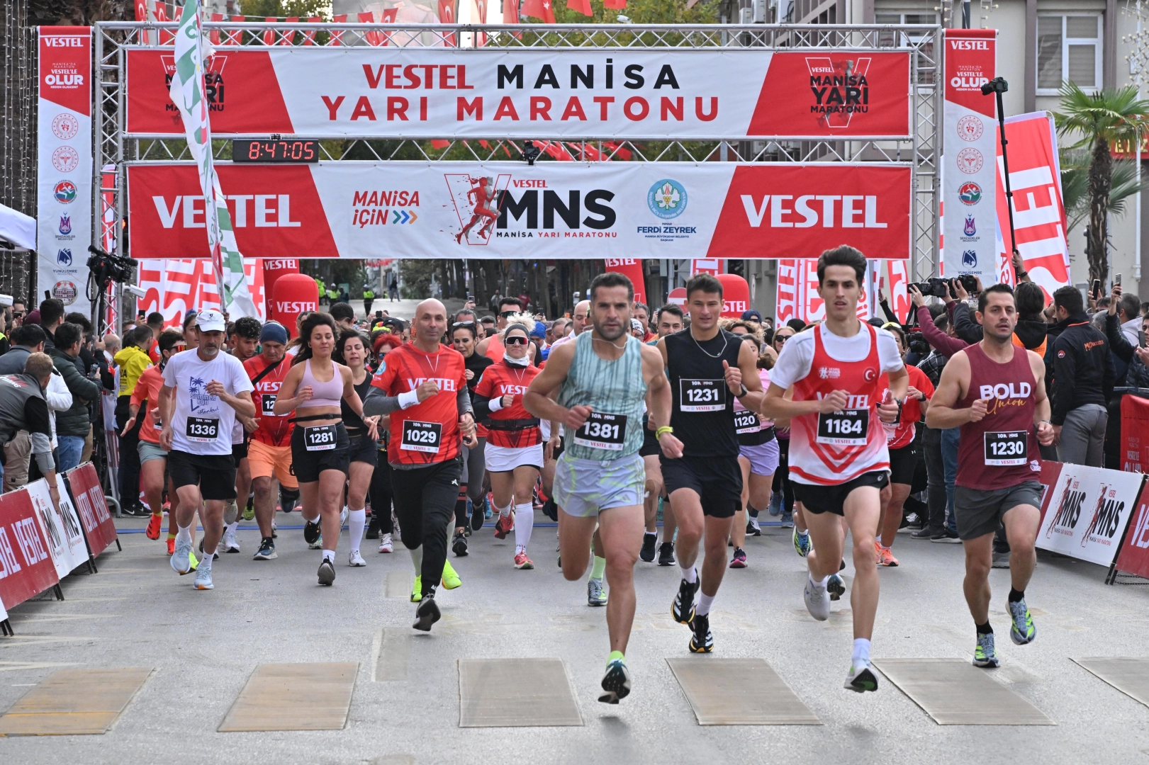 Manisa sokaklarında yarı maraton heyecanı -