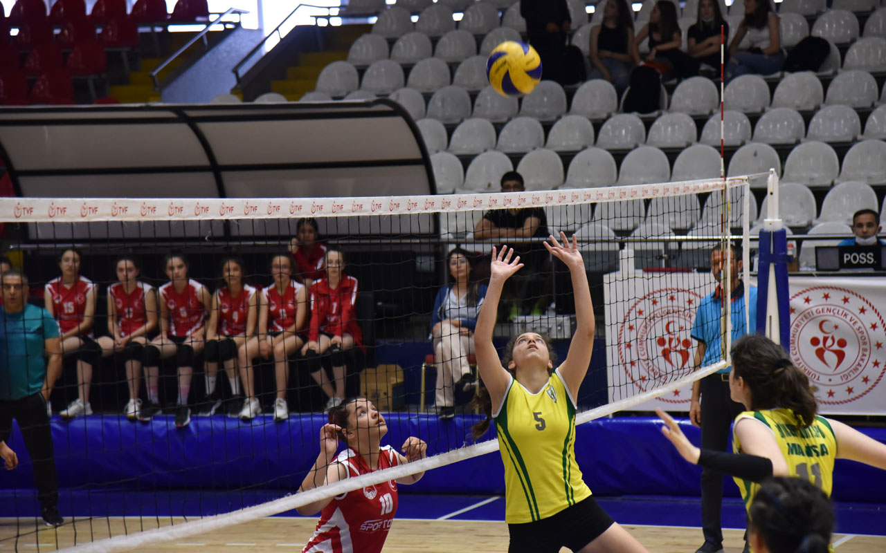 Manisalı yıldız voleybolcular 2’de 2 yaptı