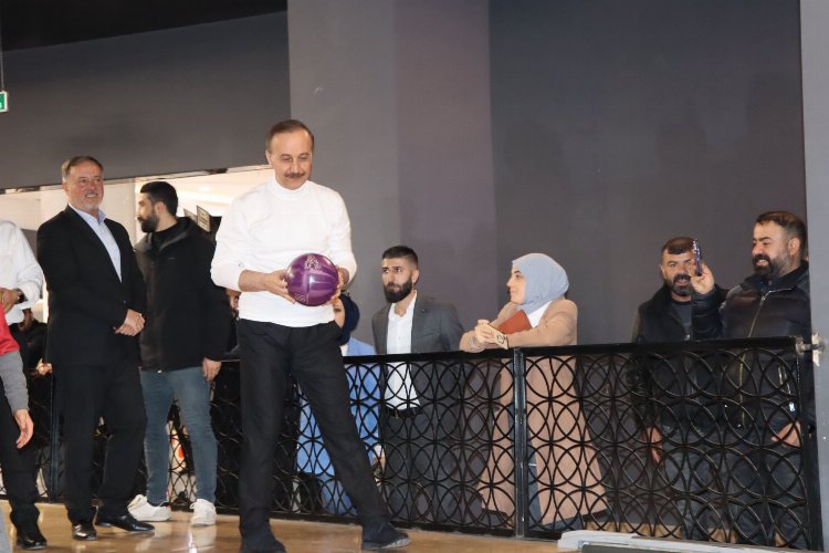 Mardin'de Başkan adayı Erin bowlingde hünerlerini sergiledi -