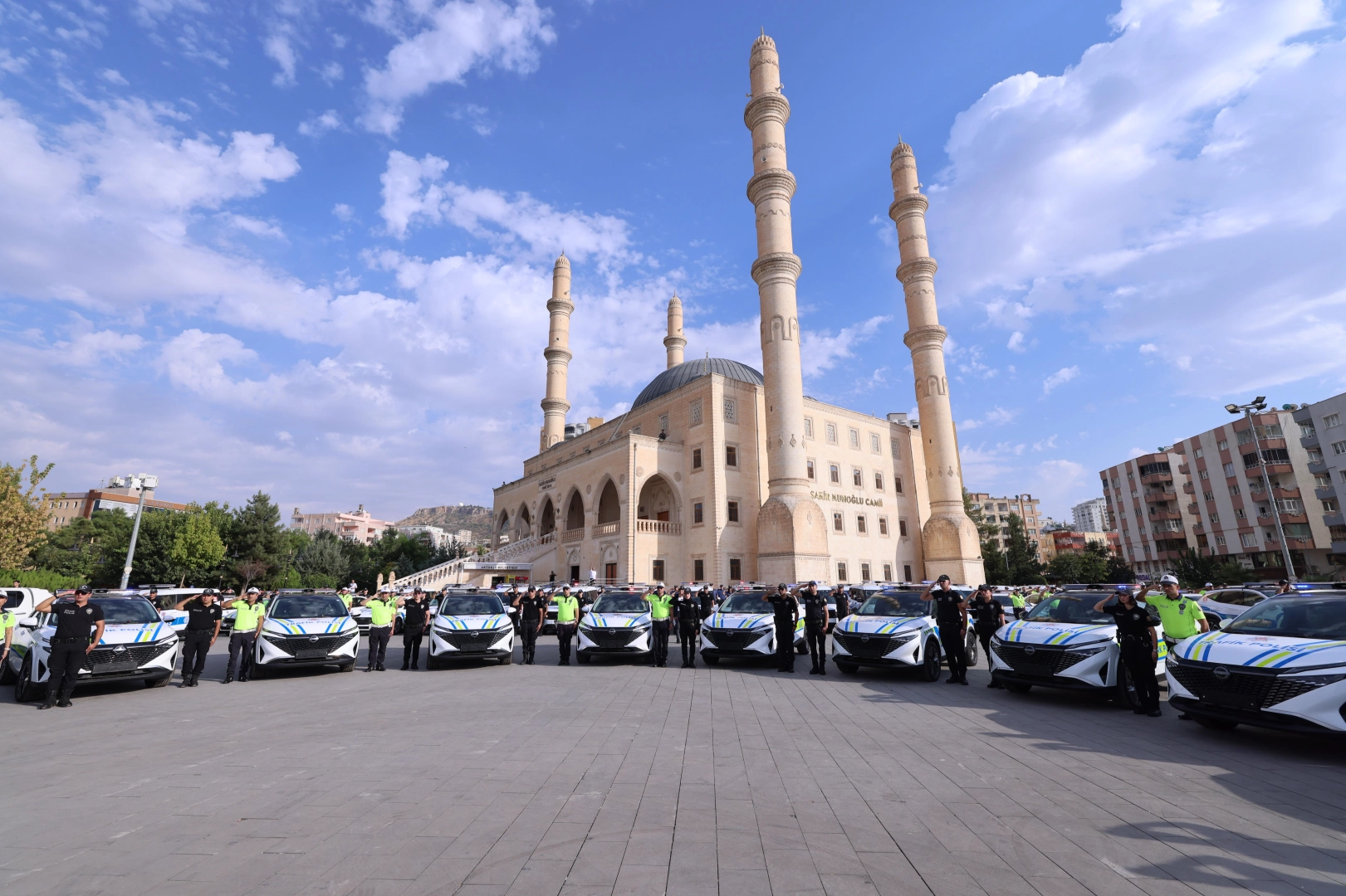 Mardin'de Emniyet ve Jandarma Teşkilatlarına 103 araç teslim edildi -