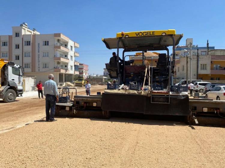 Mardin Midyat'ta asfaltlama çalışmaları tam gaz