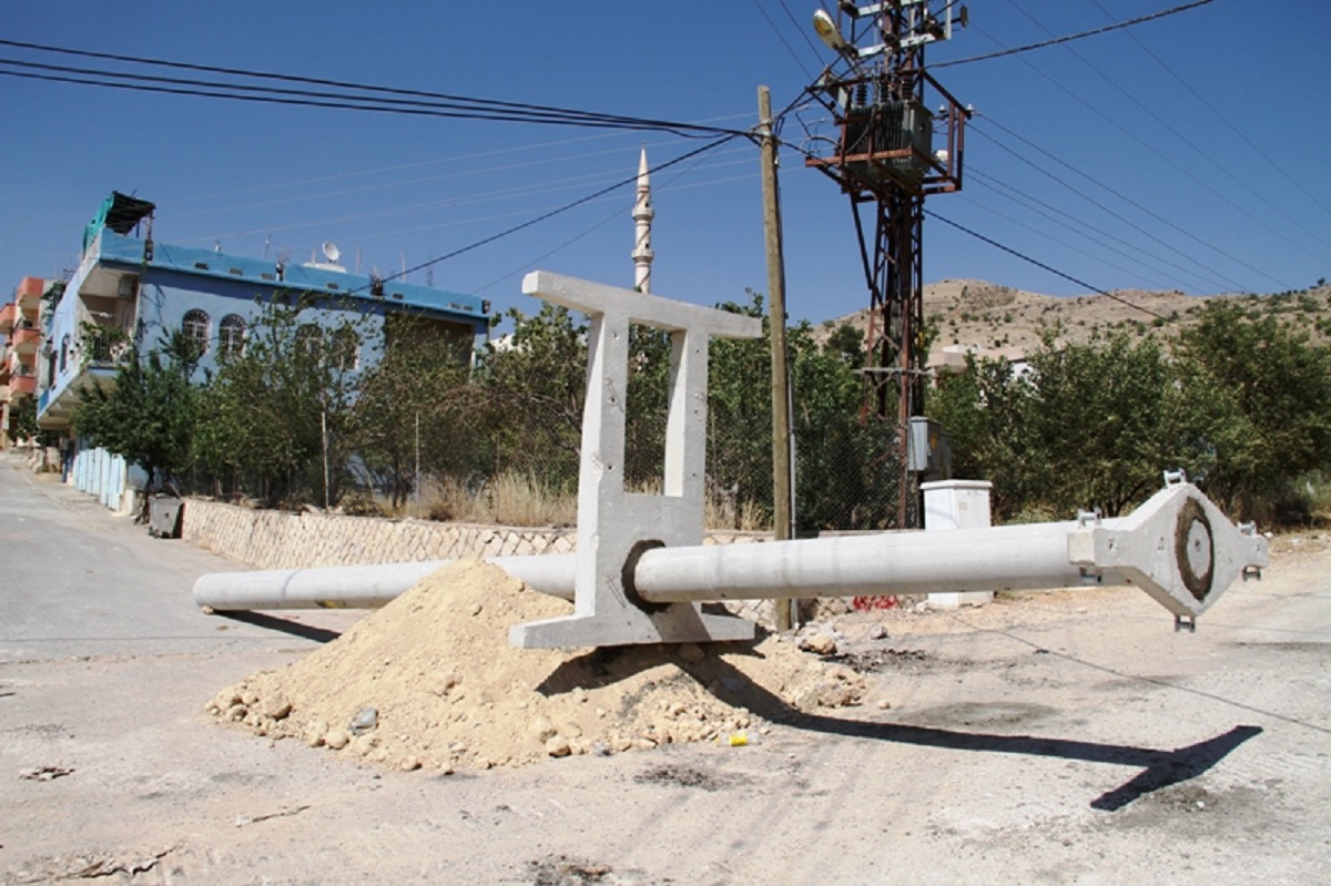 Mardin Yeşilli’de elektrik direkleri ve trafolar yenileniyor