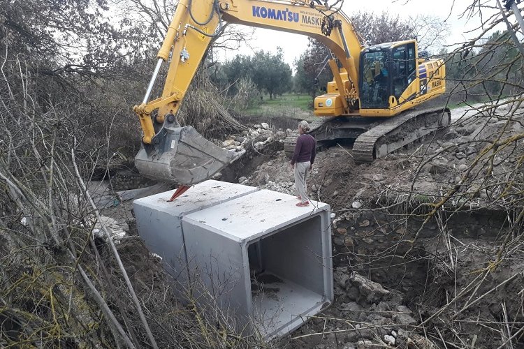 MASKİ menfez çalışmalarıyla yol geçişlerini rahatlatıyor -