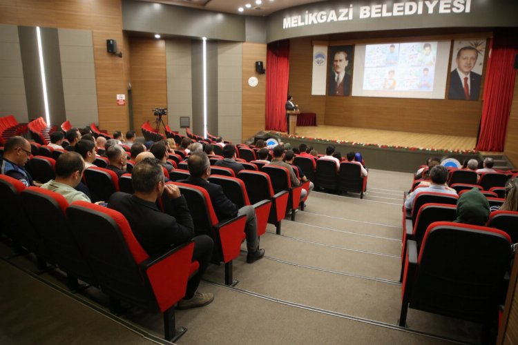 Melikgazi'de dijital yaşam ve iletişim konuşuldu -