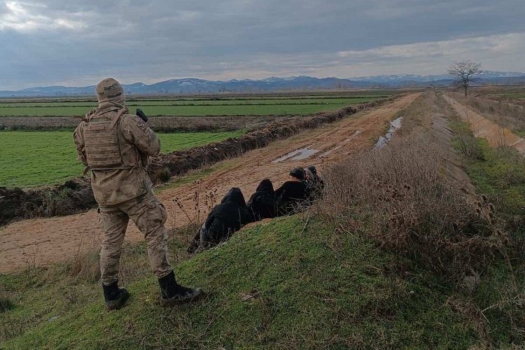 Meriç’te 21 düzensiz göçmen yakalandı -